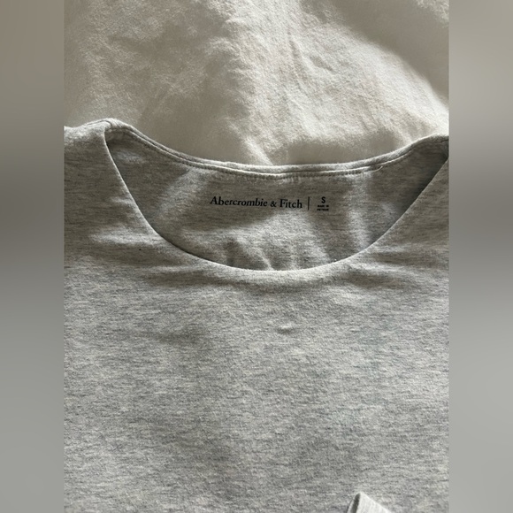 🩶 Abercrombie & fitch long sleeve 🩶 - Picture 2 of 2